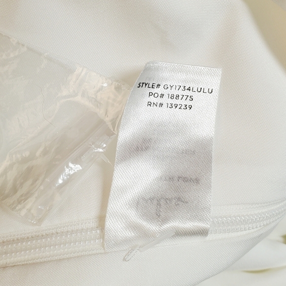 NWOT Lulus Posh and Flirty White Collared Cutout Sleeveless Romper Sz S - Picture 6 of 13